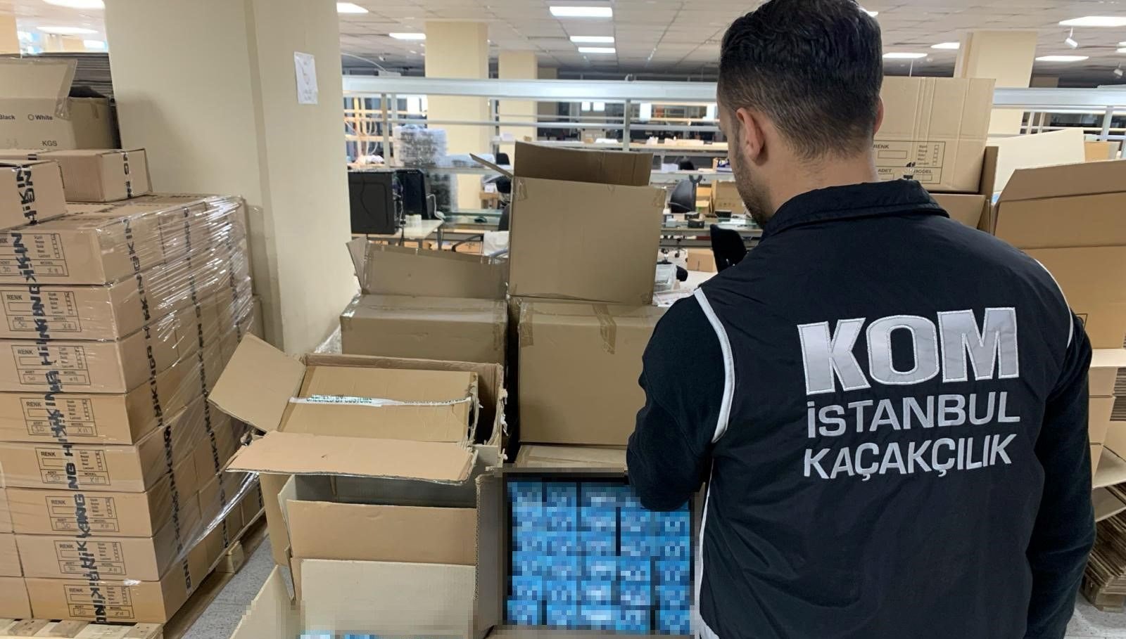 Piyasa değeri 15 milyon lira olan 18 bin cep telefonu ele geçirildi