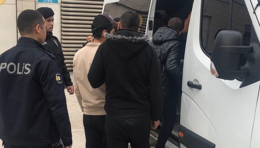 Bursa’da 12 kaçak göçmen yakalandı