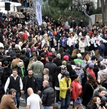 Bodrum’da 100 metrelik hamsi kuyruğu