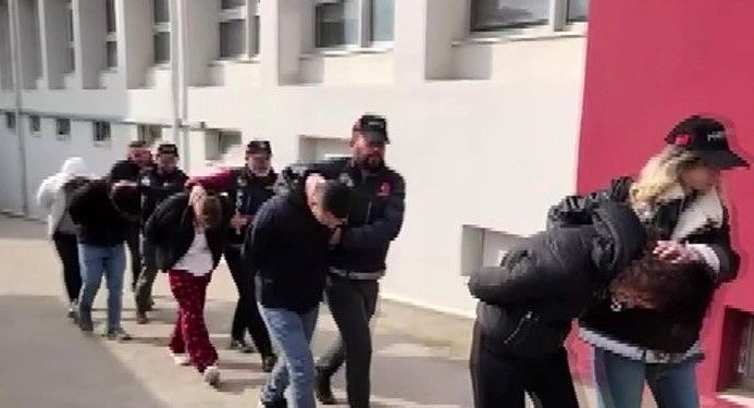 Adana’da 30 uyuşturucu satıcısı tutuklandı