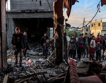 İsrail Refah’a bomba yağdırdı