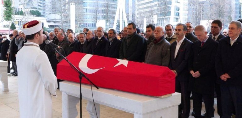 Eski Devlet Bakanı Yılmaz Karakoyunlu son yolculuğuna uğurlandı