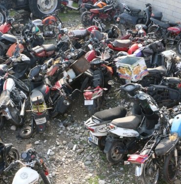 80 milyon lira değerinde araçlar otoparkta çürüyor