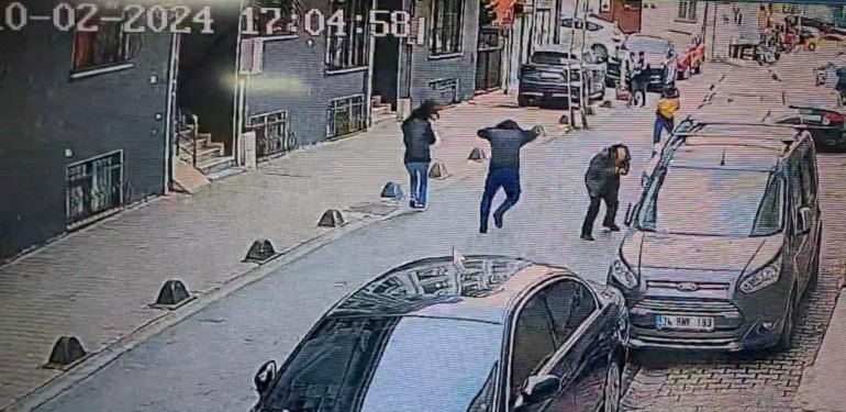 AK Parti seçim çalışmasında saldırı: Vurulma anı ortaya çıktı