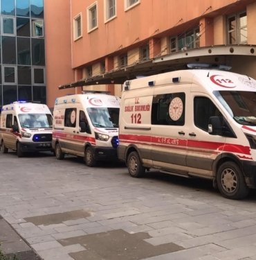 İşçileri taşıyan minibüs ile kamyonet çarpıştı: 15 yaralı