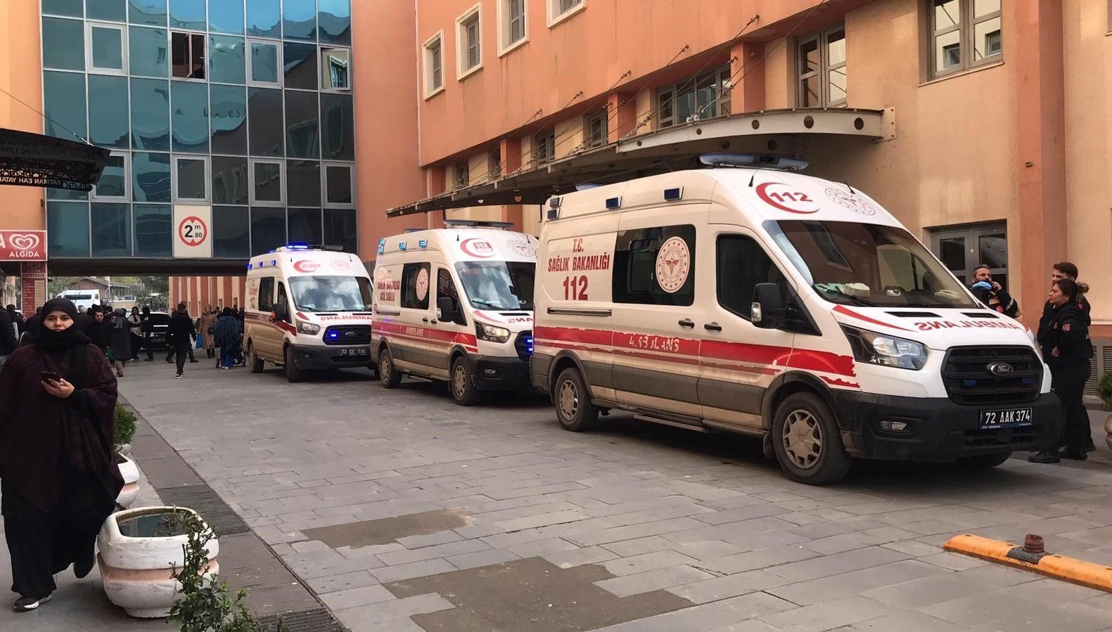 İşçileri taşıyan minibüs ile kamyonet çarpıştı: 15 yaralı