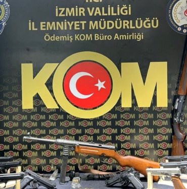 İzmir’de ruhsatsız silah operasyonu: 5 gözaltı