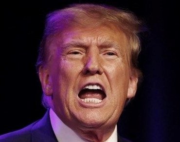Trump, Yüksek Mahkeme’nin 2020 seçim davasını durdurmasını istiyor