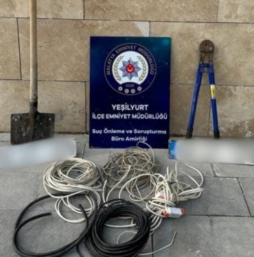 ATM’nin kablolarını çalan zanlı yakalandı