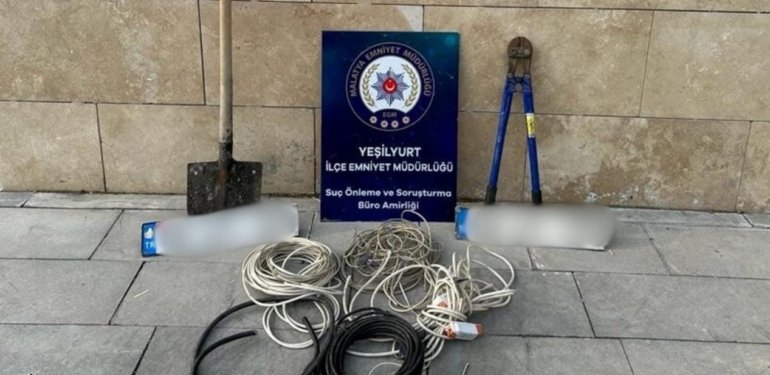 ATM’nin kablolarını çalan zanlı yakalandı