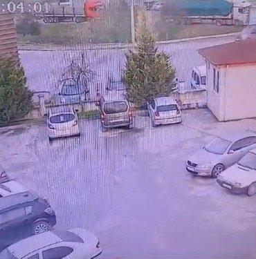 Kartepe’de gece bekçisine hafif ticari araç çarptı