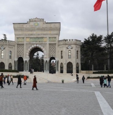 İstanbul Üniversitesi’ndeki dersliklere ziyaretçi girdi iddiası: Üniversite yönetiminden açıklama