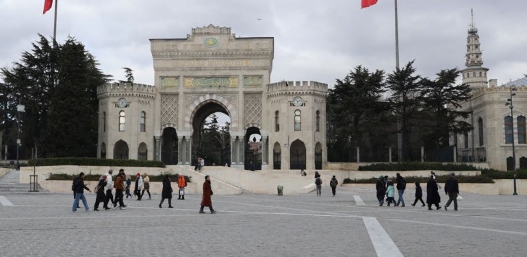 İstanbul Üniversitesi’ndeki dersliklere ziyaretçi girdi iddiası: Üniversite yönetiminden açıklama