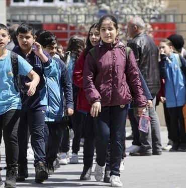 Tatil süresi kısalıyor, okul süresi artıyor (MEB’den ara tatil kararı)