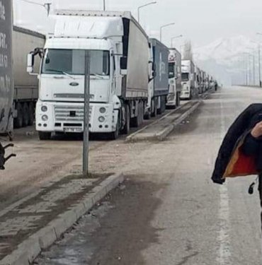 Doğubayazıt’ta 30 kilometrelik TIR kuyruğu uzamaya devam ediyor