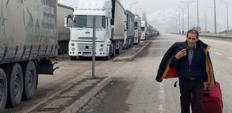 Doğubayazıt’ta 30 kilometrelik TIR kuyruğu uzamaya devam ediyor