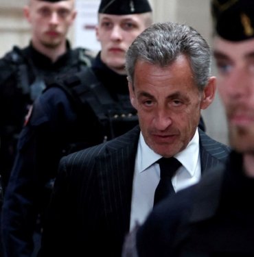 Eski Fransa Cumhurbaşkanı Sarkozy’e hapis cezası