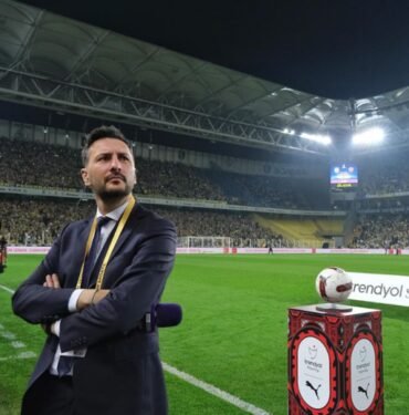 Süper Kupa krizi sırasında yaptığı paylaşım sonrası görevinden uzaklaştırılınca istifa etmişti! Ünal Emin Canbay
