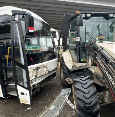 Düzce’de halk otobüsü iş makinesi ile çarpıştı: 8 yaralı
