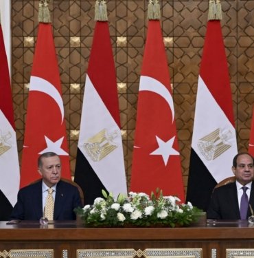 Cumhurbaşkanı Erdoğan Kahire’de açıkladı: “Ticaret hacmini kısa süre içerisinde 15 milyar dolara çıkarmak için mutabık kaldık”