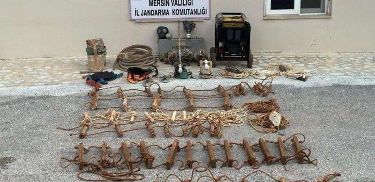Mersin’de kaçak kazı yapan 5 şüpheli suçüstü yakalandı