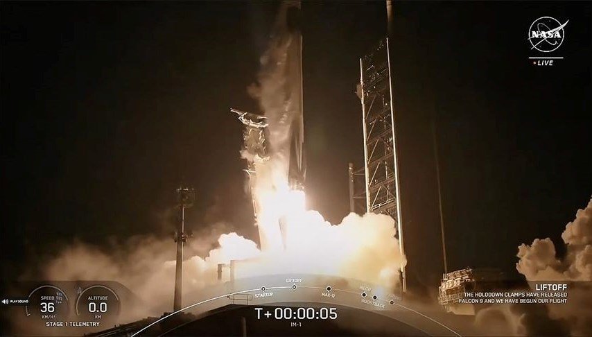 SpaceX, Ay’a iniş için gönderilen “Odysseus” aracını fırlattı