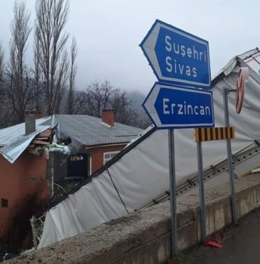 Sivas’ta ilginç olay: Üzerine sürekli kamyon ve TIR uçuyor