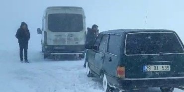 Palandöken geçidinde mahsur kaldılar