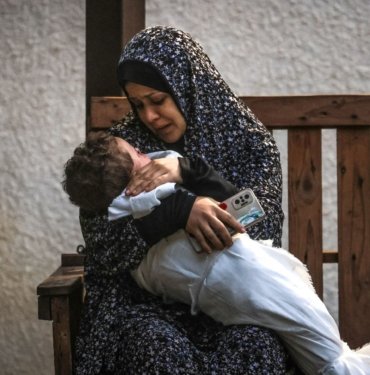 İsrail ordusu, Gazze’de doğum servisini bastı