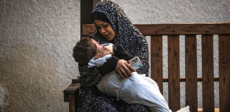 İsrail ordusu, Gazze’de doğum servisini bastı