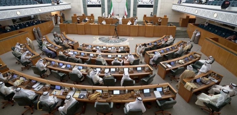 Kuveyt Emiri Sabah, Meclisi feshetti