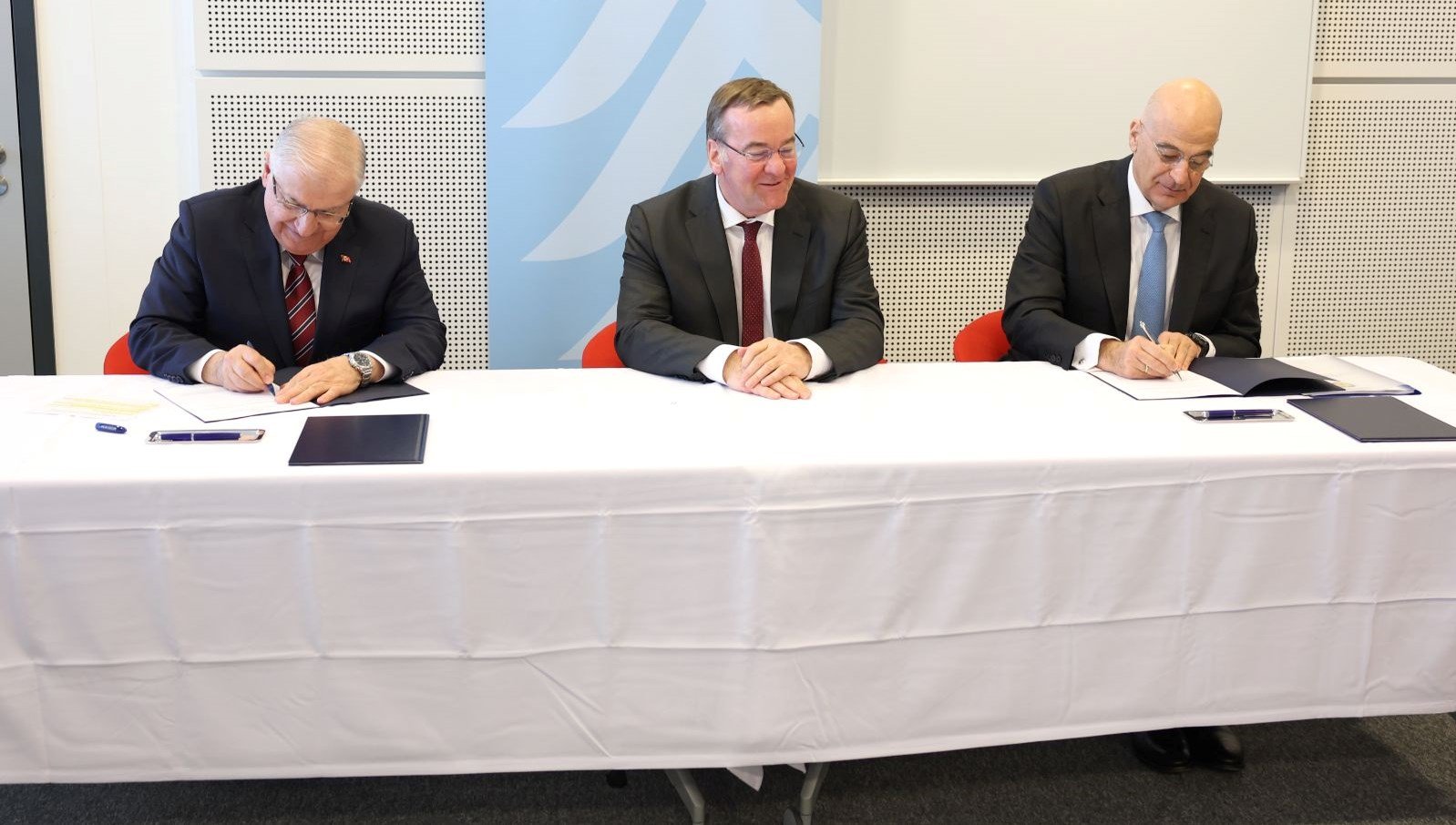 Ortak füze savunma projesi: Türkiye, Avrupa Gökyüzü Kalkanı Girişimi’ni imzaladı