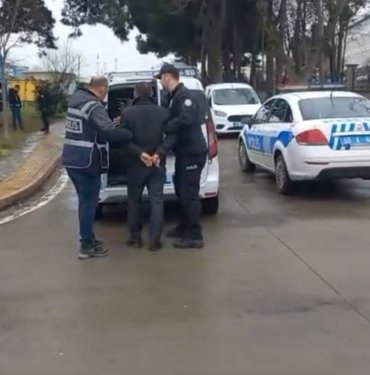 Uzaklaştırma kararı biten adam eve girdi: Anne ve kızları KADES’le kurtuldu