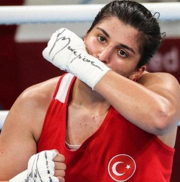 Fenerbahçe, olimpiyat ve dünya şampiyonu boksör Busenaz Sürmeneli