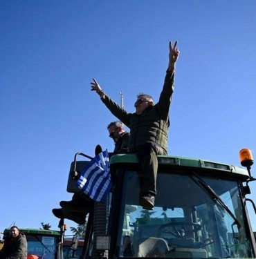 Yunanistan’da çiftçilerin yol kapatma eylemleri devam ediyor