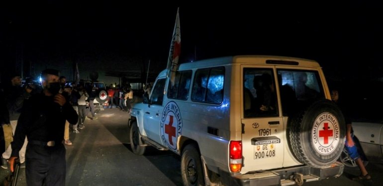 Kurtarılan İsrailli esirler konuştu: Rehineler ancak anlaşmayla kurtarılabilir