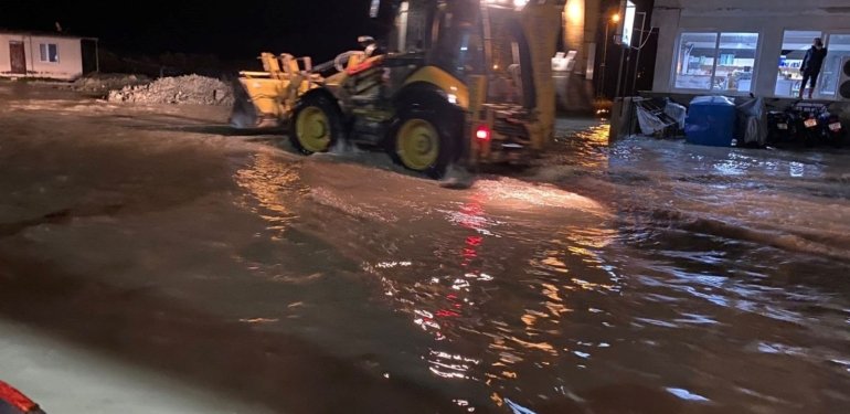 Hatay’da caddeler göle döndü