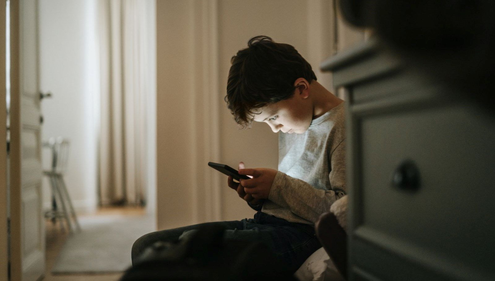 İki annenin “akıllı telefonsuz çocuklar” çağrısı çığ gibi büyüdü