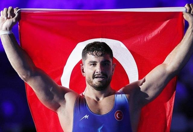 Milli güreşçi Taha Akgül, 11