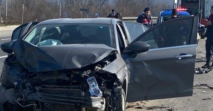 Kanseri yenmiş, kutlaya gidiyorlardı: Bursa’da trafik kazası: 5 yaralı