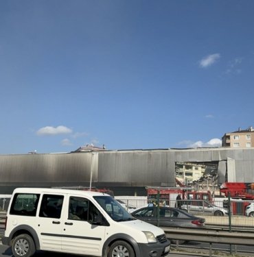 Pendik’te tadilat yapılan süpermarkette yangın