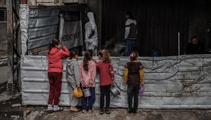 Gazze Şeridi’nde “Yemek istiyoruz” sloganları