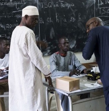 Senegal, cumhurbaşkanını seçiyor: 19 aday yarışıcak