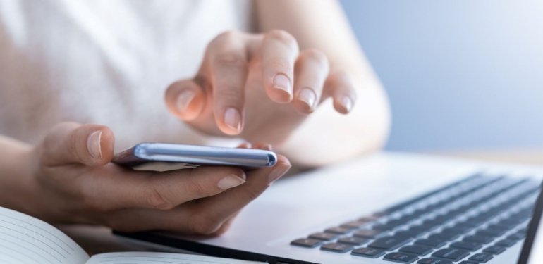 Mobil teknoloji kullanımın yol açtığı bir sağlık sorunu: Cep boyun (Text Neck) sendromu nedir, belirtileri neler?