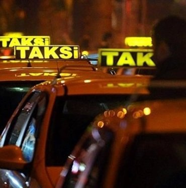 İzmir’deki taksilerde yeni dönem: İlk kez toplu olarak uygulanacak (Yolcu ve şoförler için yeni güvenlik önlemi)