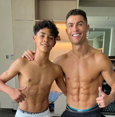 Ronaldo, oğluyla birlikte fotoğraf paylaştı ve herkes aynı detaya odaklandı!