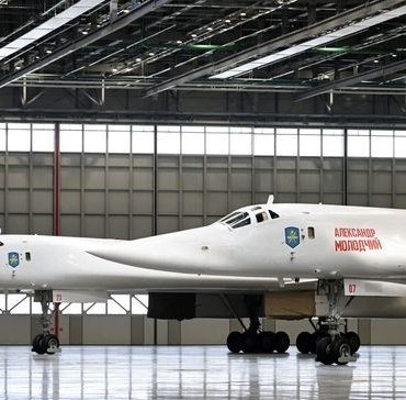 Putin, nükleer başlıkları taşıyabilen askeri uçağı test etti