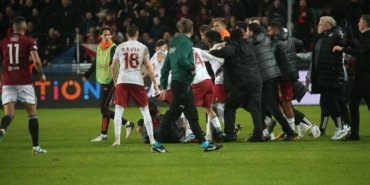 Sparta Prag maçının ardından saha bir anda karıştı! Okan Buruk kırmızı kart gördü…