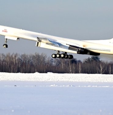 Putin, Rus süpersonik bombardıman uçağı ile uçtu