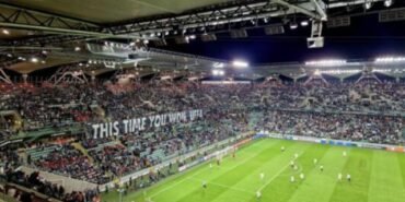 Legia Varşova-Molde maçında açılan pankart maçın bile önüne geçti! Herkes bu olayı konuşuyor